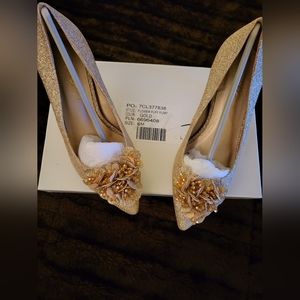 NWT Midnight Velvet Gold Shimmering Flower Puff Pumps 6M
